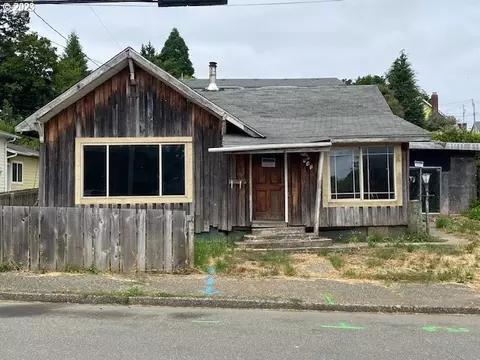 848 Johnson Ave, Coos Bay, OR 97420