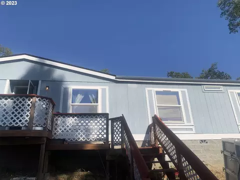 697 NW Plateau Dr, Roseburg, OR 97471