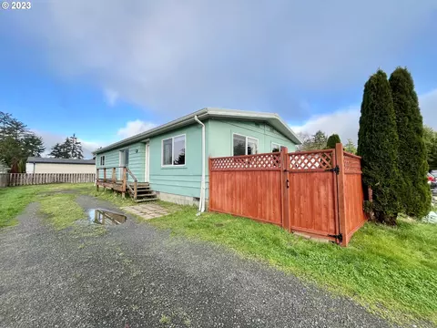 90973 Matthew Ln, Coos Bay, OR 97420