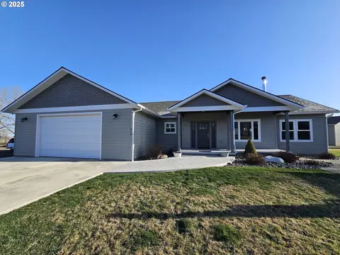 810 N College St, Joseph, OR 97846