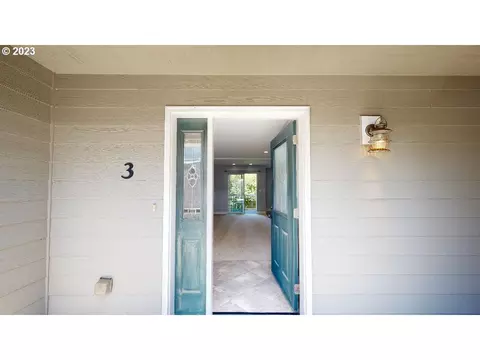 819 Easy St #3, Brookings, OR 97415