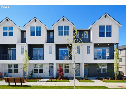 3470 SE Brookwood Ave, Hillsboro, OR 97123