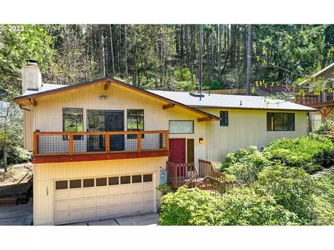 1009 S 70th St, Springfield, OR 97478