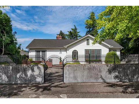 2064 Potter St, Eugene, OR 97405