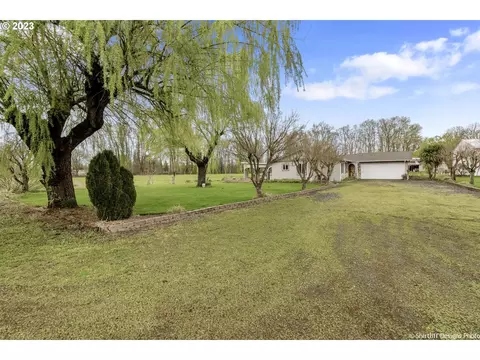 30480 Riverview Dr, Junction City, OR 97448