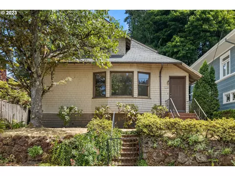 2728 SW Montgomery Dr, Portland, OR 97201
