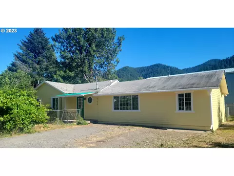 47884 Jones Rd, Oakridge, OR 97463