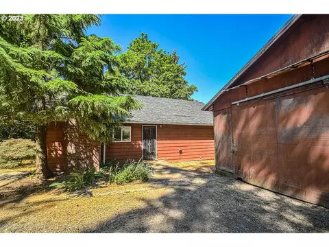 18501 SE Tillstrom Rd, Damascus, OR 97089