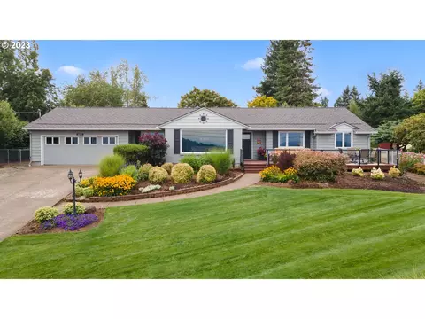 10335 SE Cresthill Rd, Happy Valley, OR 97086