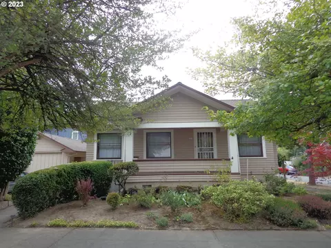 704 SE Umatilla St, Portland, OR 97202