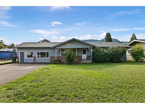 435 Division Ave, Drain, OR 97435