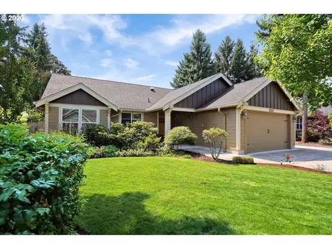 1527 SE Greening Dr, Dallas, OR 97338