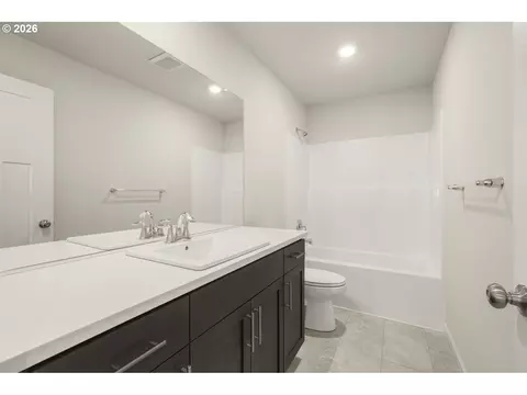Bath - 6378 SE 20th St, Gresham, OR 97080 photo 4 of 4