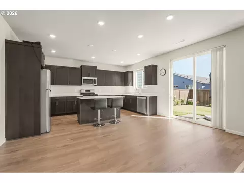 Kitchen - 6378 SE 20th St, Gresham, OR 97080 photo 5 of 5