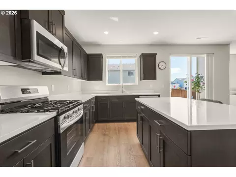 Kitchen - 6378 SE 20th St, Gresham, OR 97080 photo 1 of 5