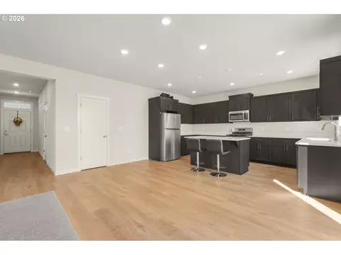 Kitchen - 6378 SE 20th St, Gresham, OR 97080 photo 4 of 5