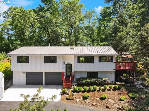1035 Woodland Dr NE, Silverton, OR 97381