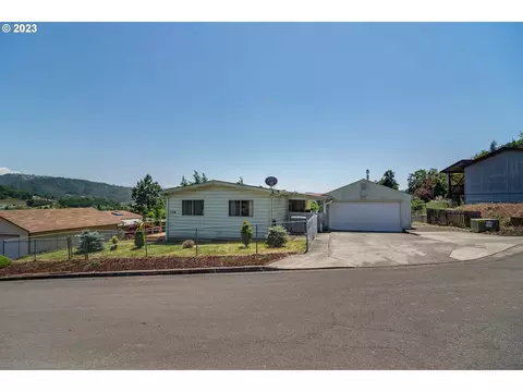 178 W Cordelia Ct, Roseburg, OR 97471