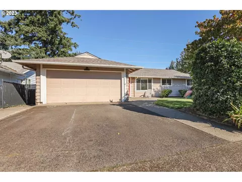 23921 SE Oak St, Gresham, OR 97030