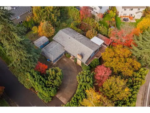 13535 SW Walnut Ln, Tigard, OR 97223