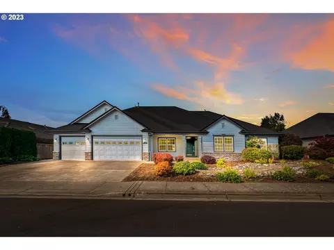 814 River Knoll Way, Springfield, OR 97477