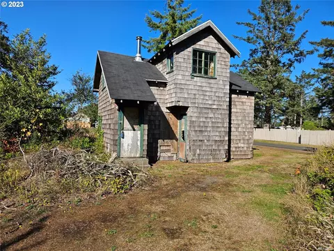 9999 R St, Ocean Park, WA 98640