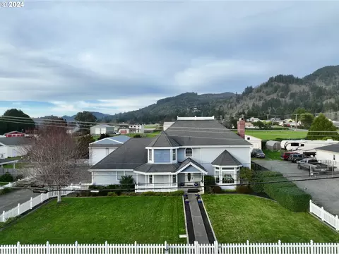 15694 Pedrioli Dr, Brookings, OR 97415