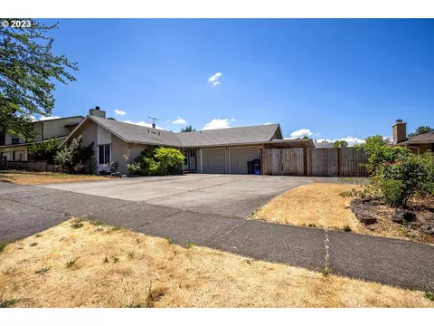 124 72nd St, Springfield, OR 97478
