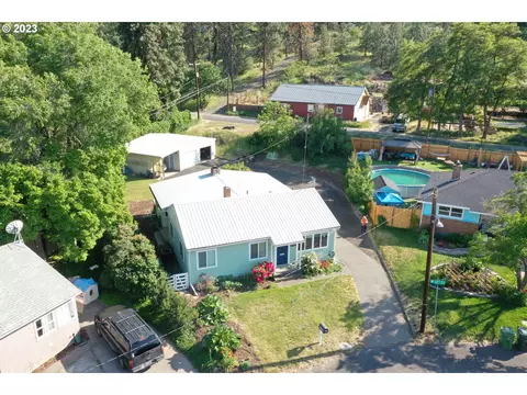 1504 W 12th St, The Dalles, OR 97058