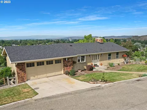 290 Hillcrest Dr, Baker City, OR 97814