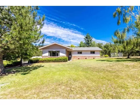 680 Speedway Rd, Roseburg, OR 97471