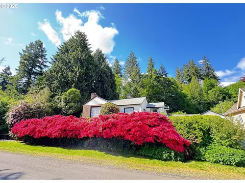 14327 SE Upper Aldercrest Dr, Milwaukie, OR 97267