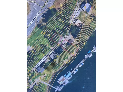 Territorial Dr, West Linn, OR 97068
