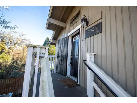 2039 W 14th Pl, Eugene, OR 97402