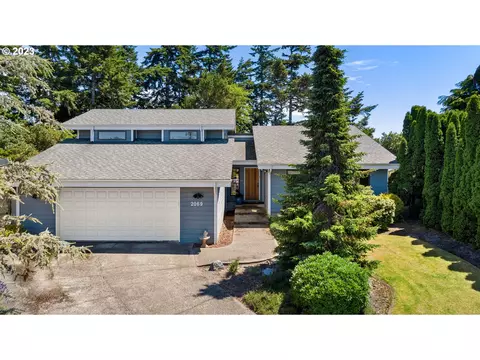 2069 Cedar Ct, North Bend, OR 97459