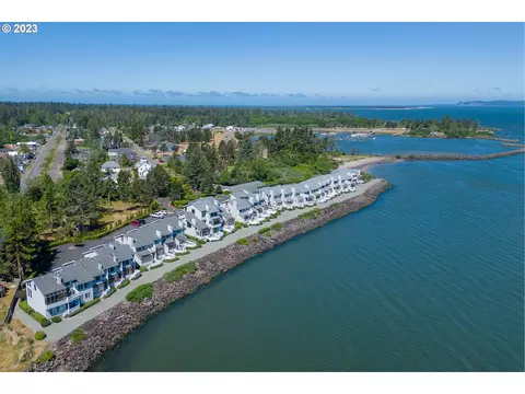 719 Point Triumph Condo #13, Hammond, OR 97121