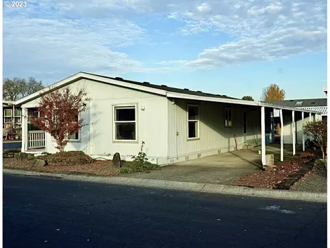 51448 SE Oak Grove Dr, Scappoose, OR 97056