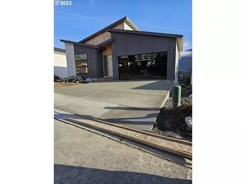 240 NE Lower Basso Cir, Stevenson, WA 98648