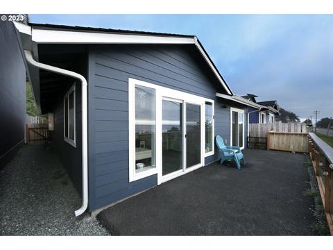 29162 Kerber Dr, Gold Beach, OR 97444