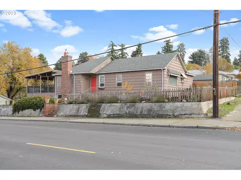 1812 Mount Hood St, The Dalles, OR 97058