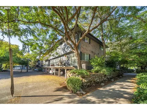 1830 NE Wasco St #7, Portland, OR 97232