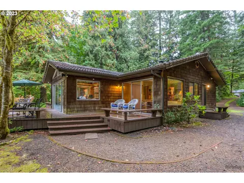 55274 Mckenzie River Dr, Blue River, OR 97413