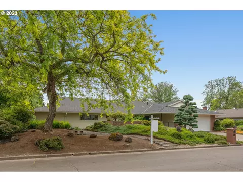 7340 SW Willowmere Dr, Portland, OR 97225