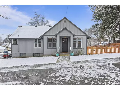 301 1st St, Moro, OR 97039