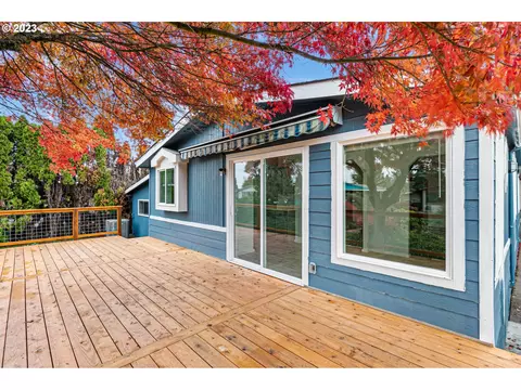 1800 Lakewood Ct #179, Eugene, OR 97402