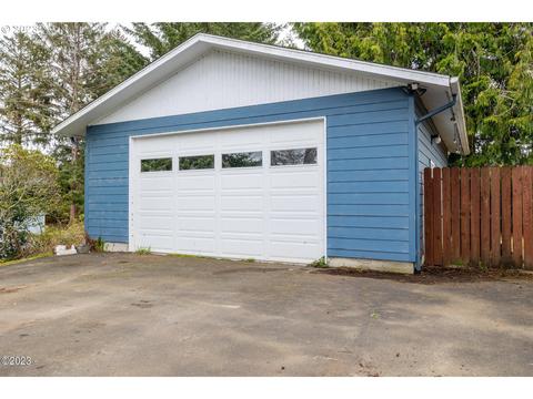 3235 NE West Devils Lake Rd, Lincoln City, OR 97367
