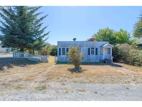 495 Johannesen Ave, Coos Bay, OR 97420