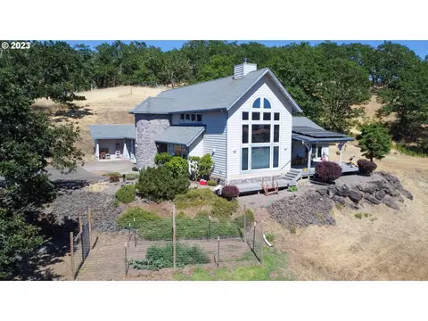 8530 N Bank Rd, Roseburg, OR 97470