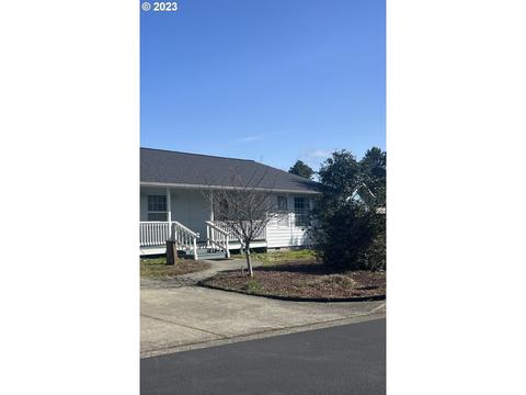 36 Wild Winds St, Florence, OR 97439