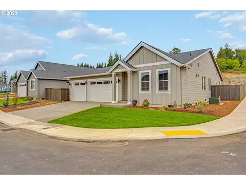 1404 NE Shell Rock Dr, Estacada, OR 97023